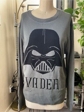 💜💜💜Star Wars Men's Gray & Black Vader Crewneck Sweater
